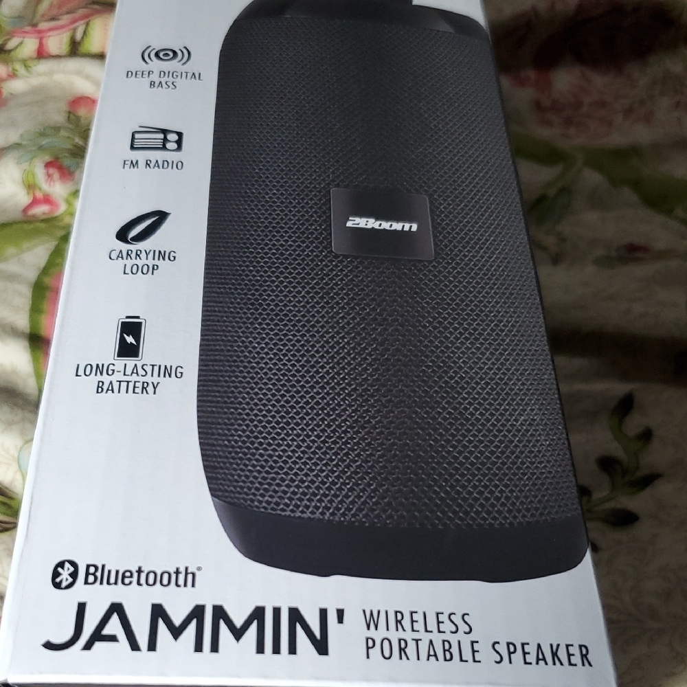 ✖️ NIB WIRELESS SPEAKER - Picture 2 of 15